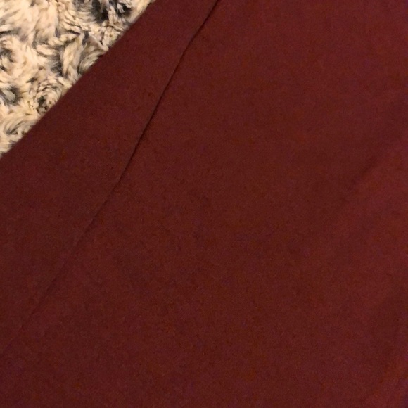 5/$25🖤Soft burgundy pencil skirt - Picture 3 of 5